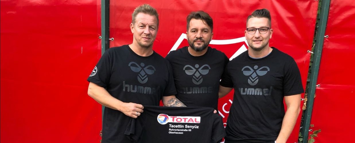 Foto zum Beitrag: 2.Mannschaft sagt “DANKE” an die TOTAL Tankstelle Ruhrorterstraße