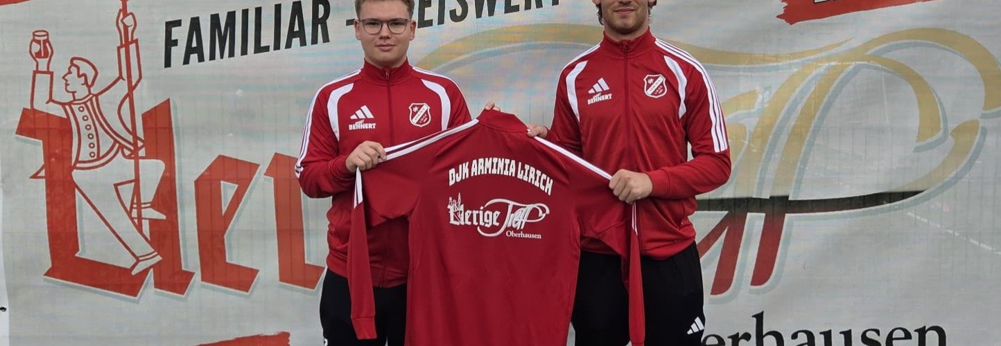 Foto zum Beitrag: Der Uerige Treff Oberhausen sponsert neue Trainingsanzüge für die 1.Mannschaft